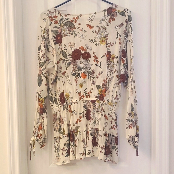 Bohemian Flowy Floral top - medium - Picture 5 of 9